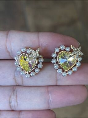 Heart-Shaped Crystal Pearl Star Stud Earrings - Gold and Yellow